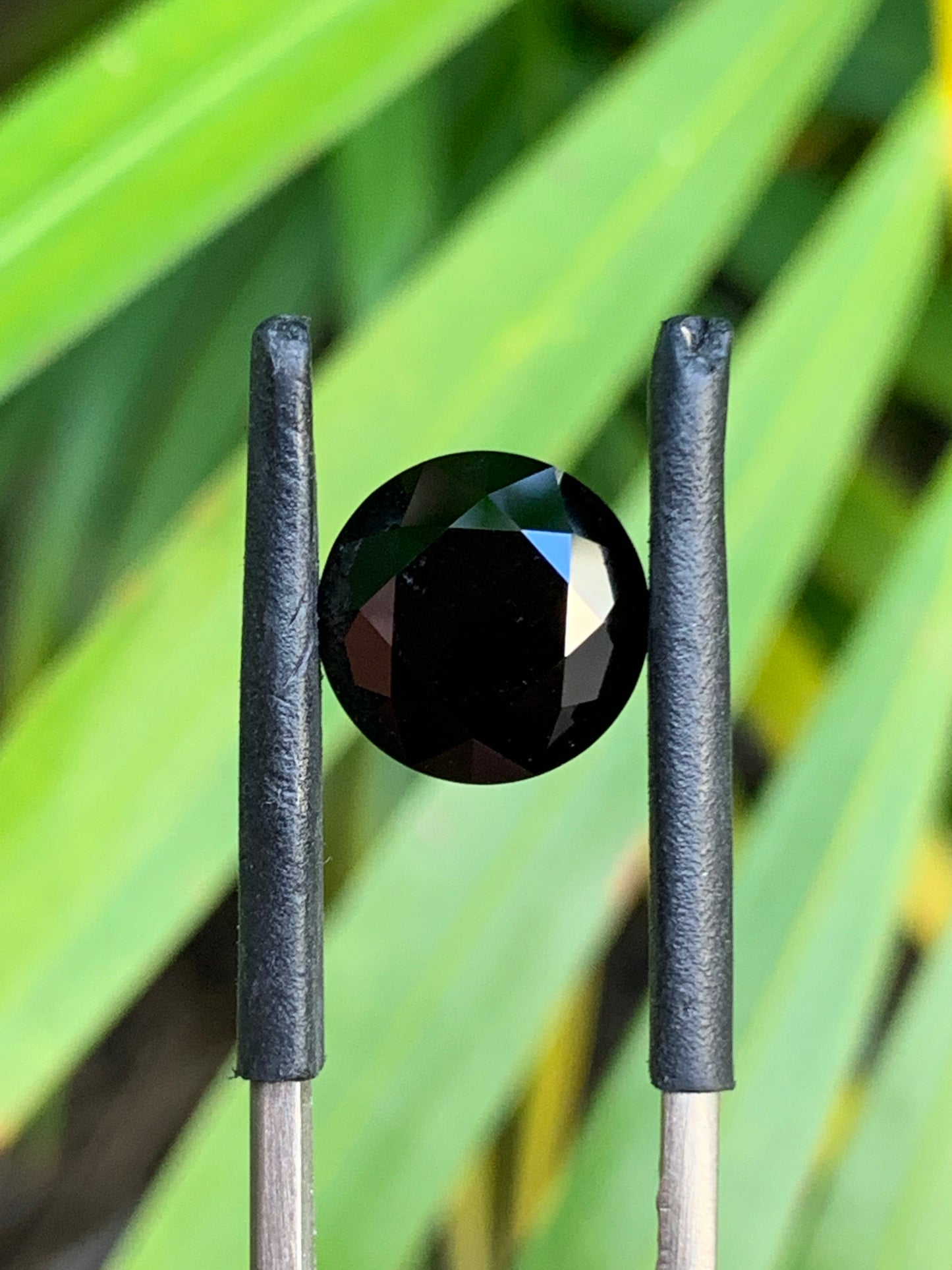 Cut Black Spinel