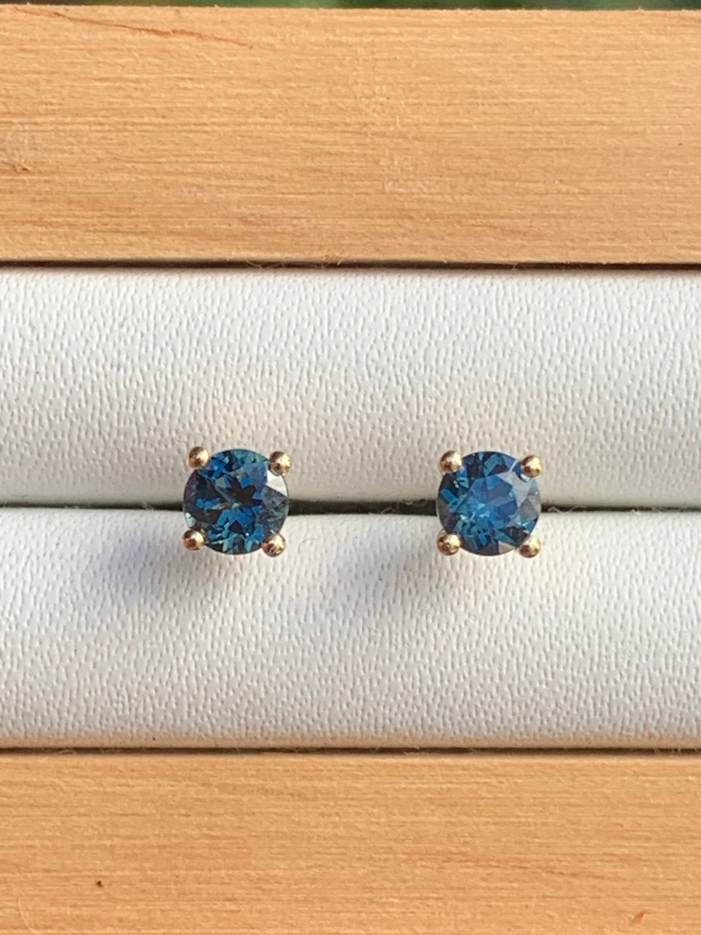 Australian Sapphire Gold Studs