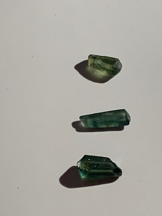 4.3ct Australian Parti Dog Tooth Sapphire Crystal Parcel