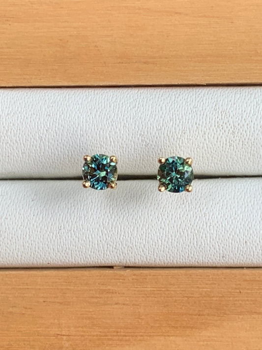 Teal Australian Sapphire Stud Earrings set in Yellow Gold