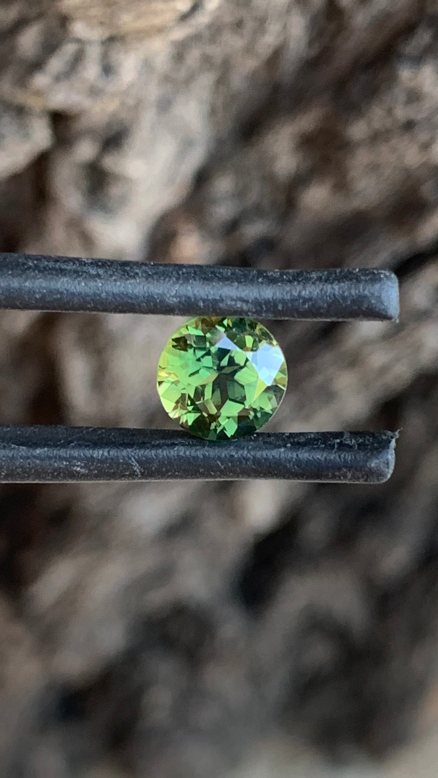 Natural Australian sapphire with fresh vivid green colour and round cut