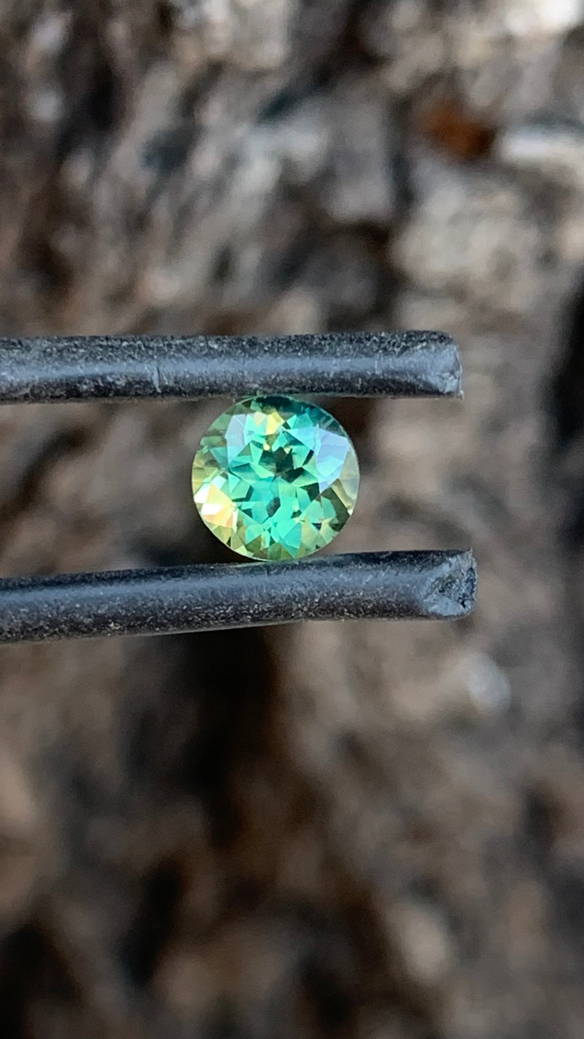 1.16ct teal parti Australian sapphire round cut with green blue and yellow colour