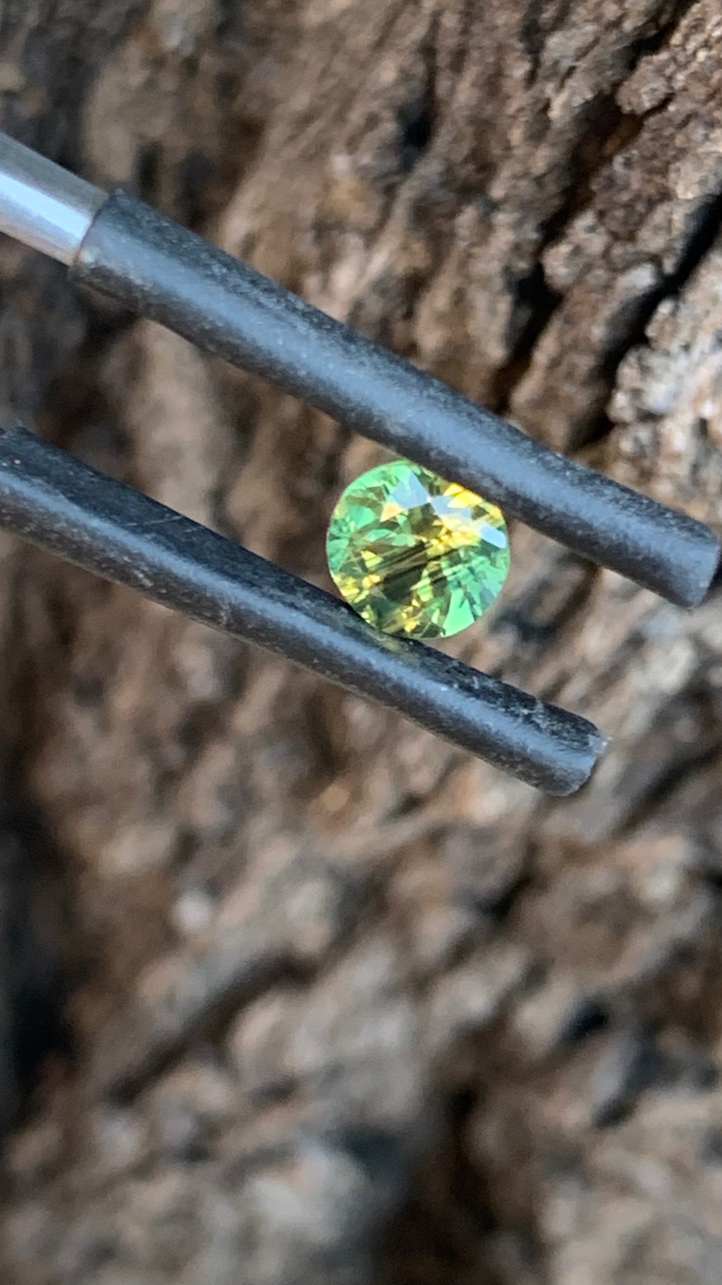 1.08ct heated Australian sapphire with distinctive striped colour zoning