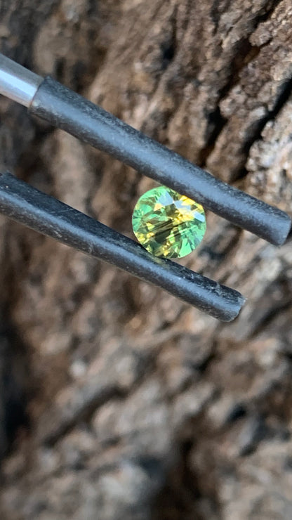 1.08ct heated Australian sapphire with distinctive striped colour zoning