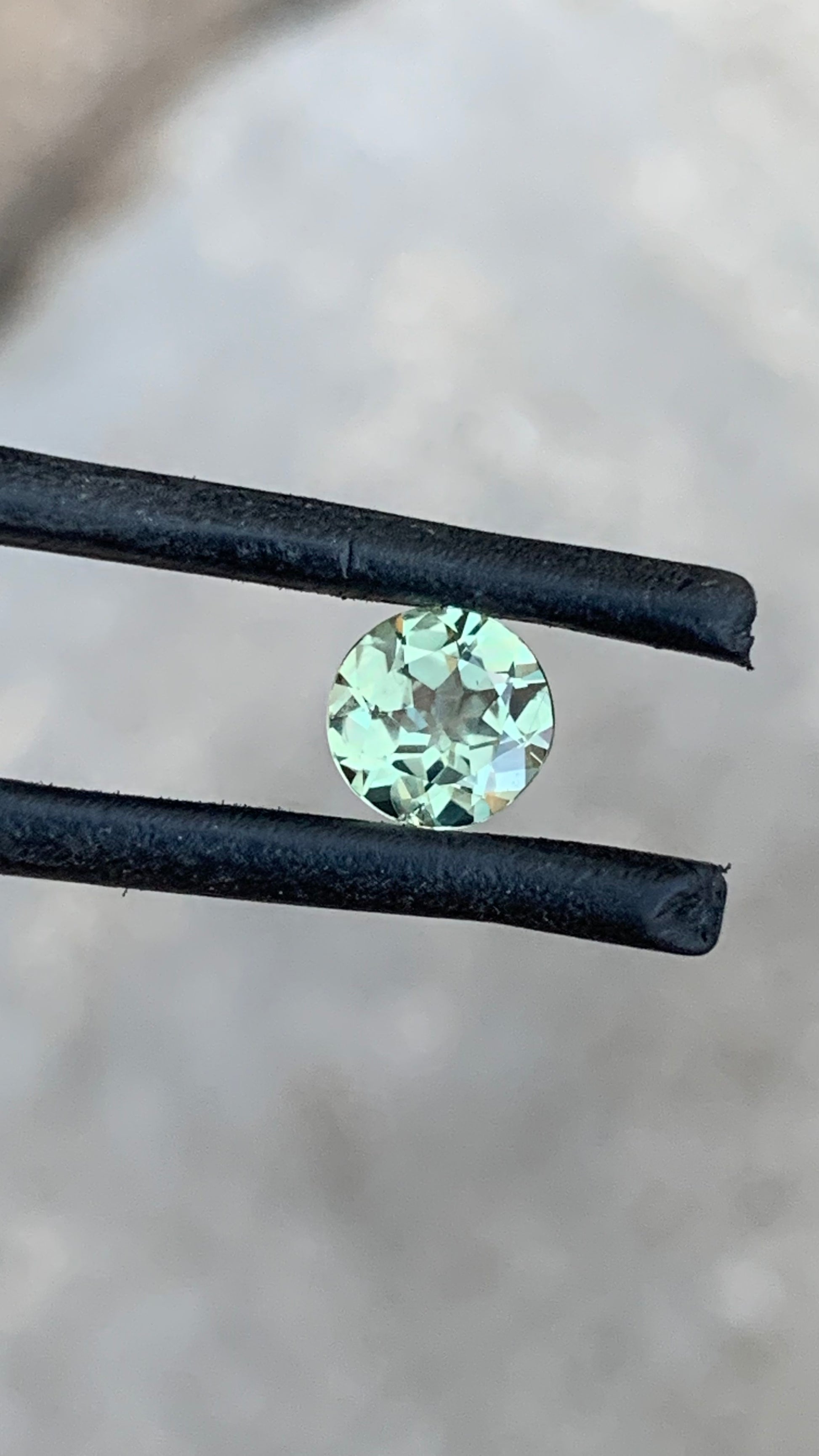 0.91ct eye clean Australian sapphire with pale mint aqua colour