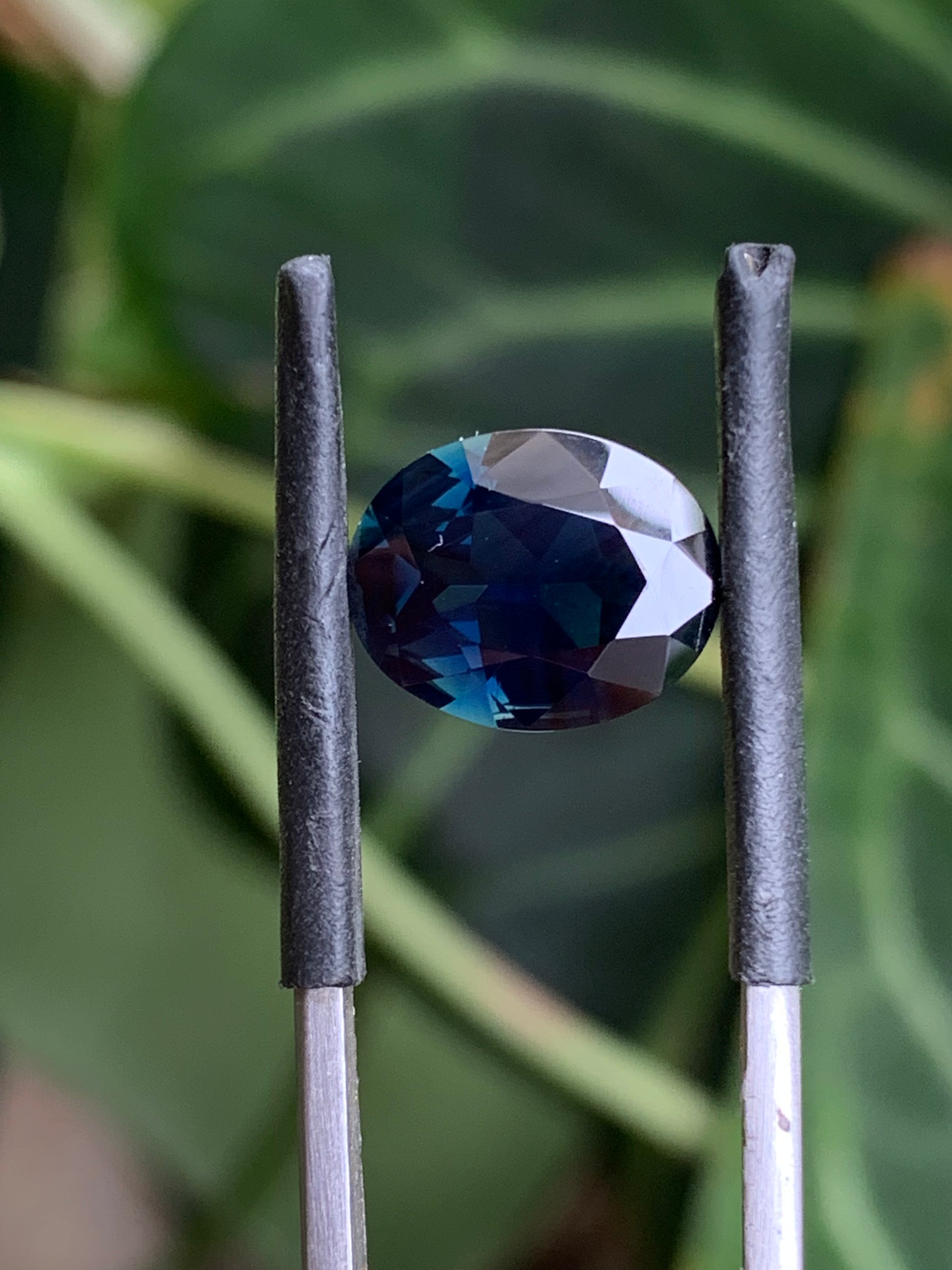 Saphir Polychrome Vert - Jaune -Bleu 1.18ct Saphir Polychrome Vert - Jaune -Bleu 1.18ct