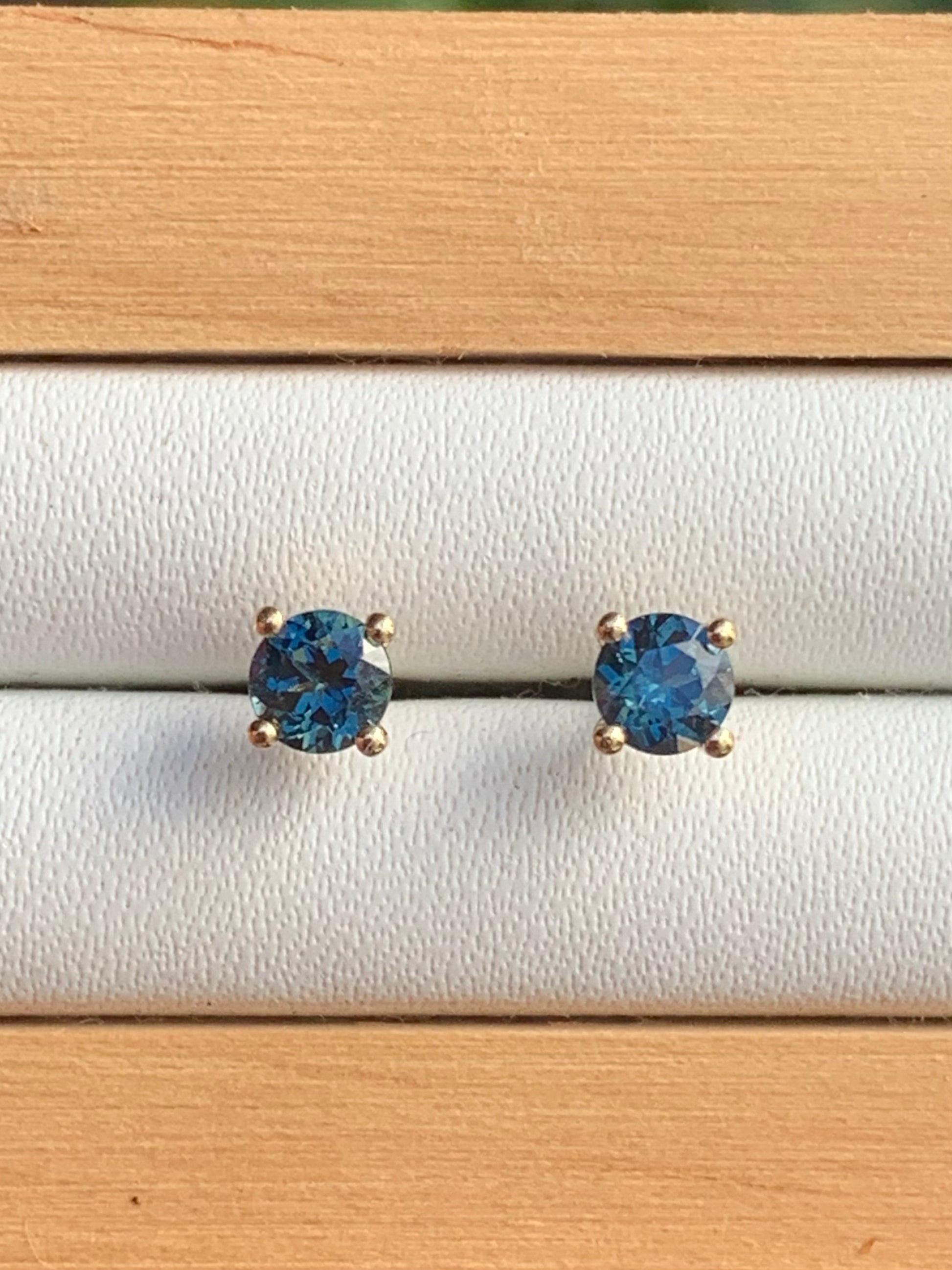 Australian Sapphire Gold Studs