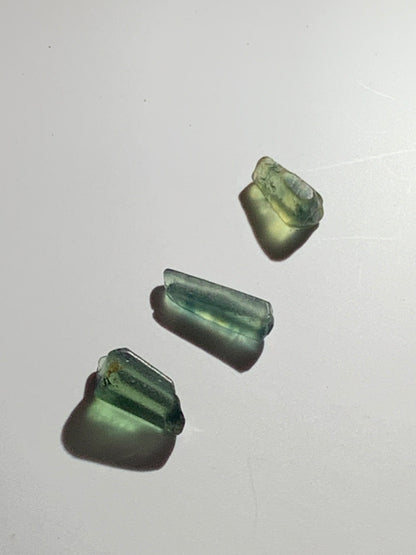 4.3ct Australian Parti Dog Tooth Sapphire Crystal Parcel