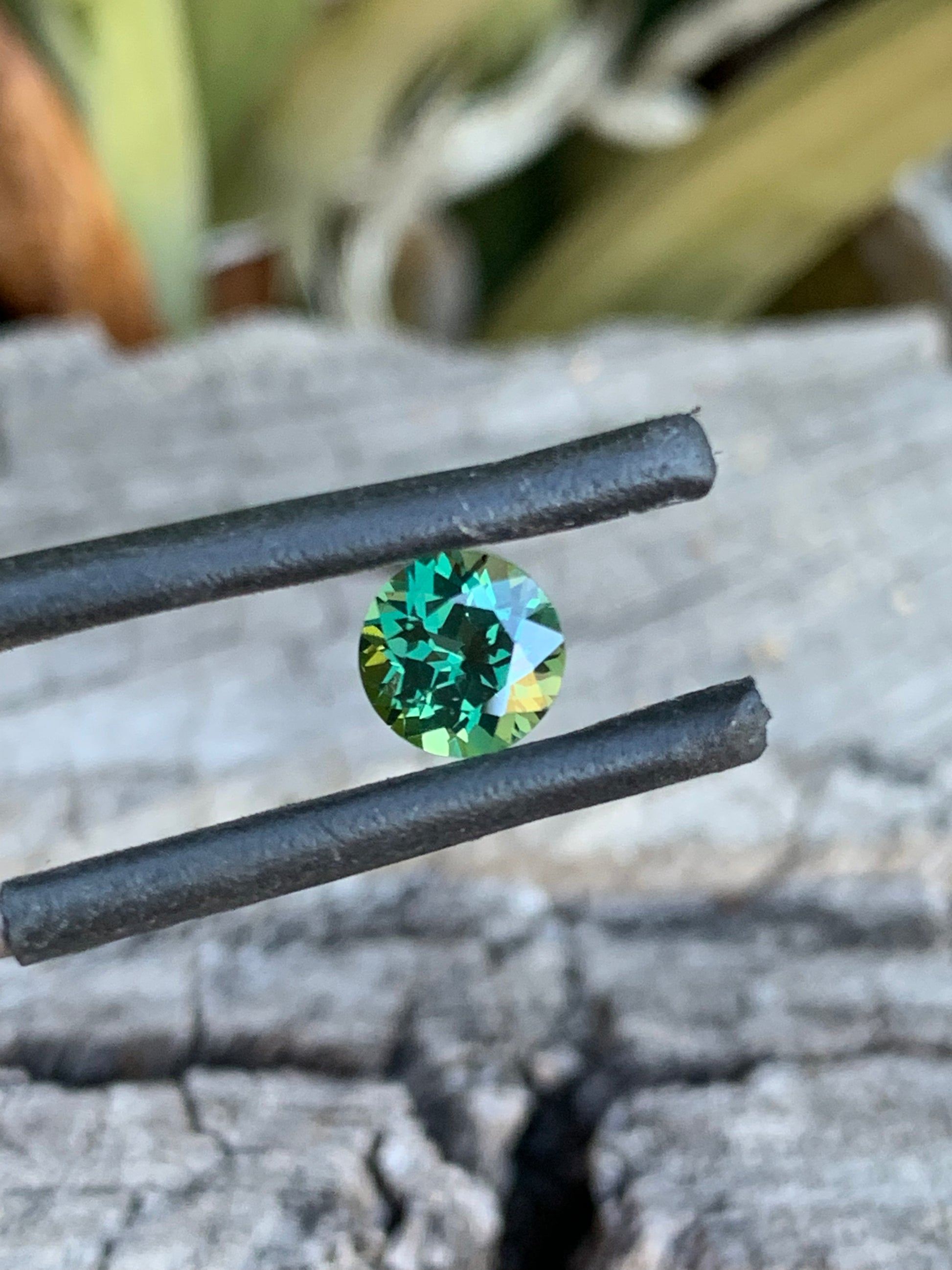 1.09ct round sapphire in vibrant green