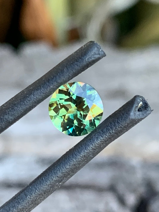 1.06ct wattle parti Australian sapphire with yellow and green tones