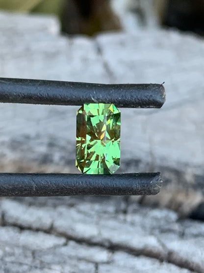1.43ct green Australian sapphire with mixed emerald and brilliant cut