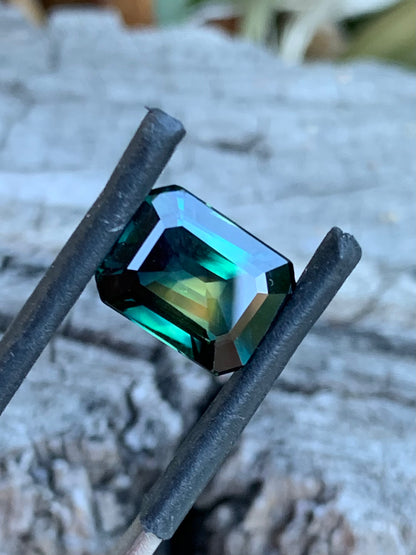 Close-up of 5.1ct emerald cut sapphire showing yellow and green colour zoning