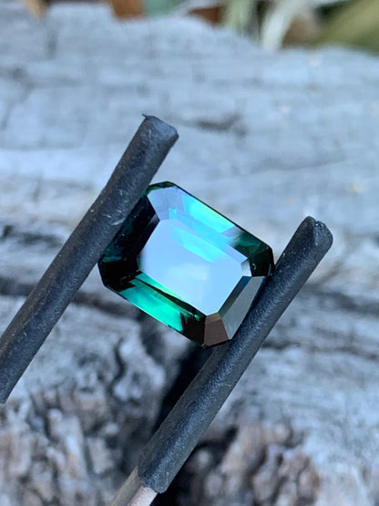 Australian sapphire with emerald cut and bold colour contrast