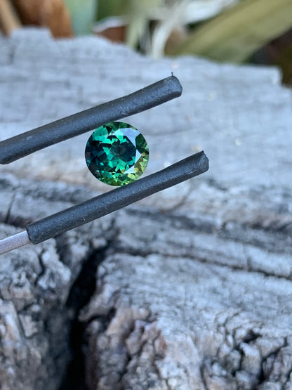 Close-up of 1.96ct teal parti sapphire highlighting blue and green tones