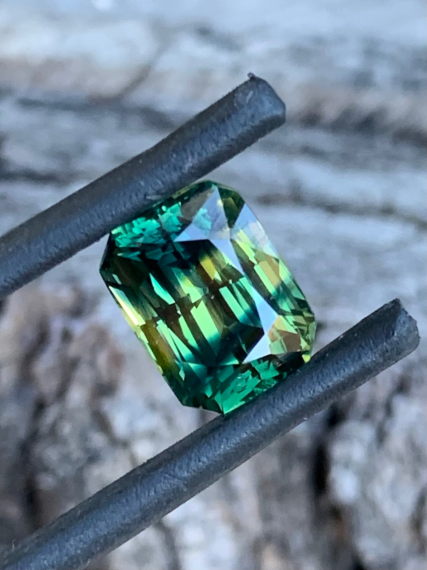 4.13ct parti Australian sapphire with yellow centre and teal blue colour zoning