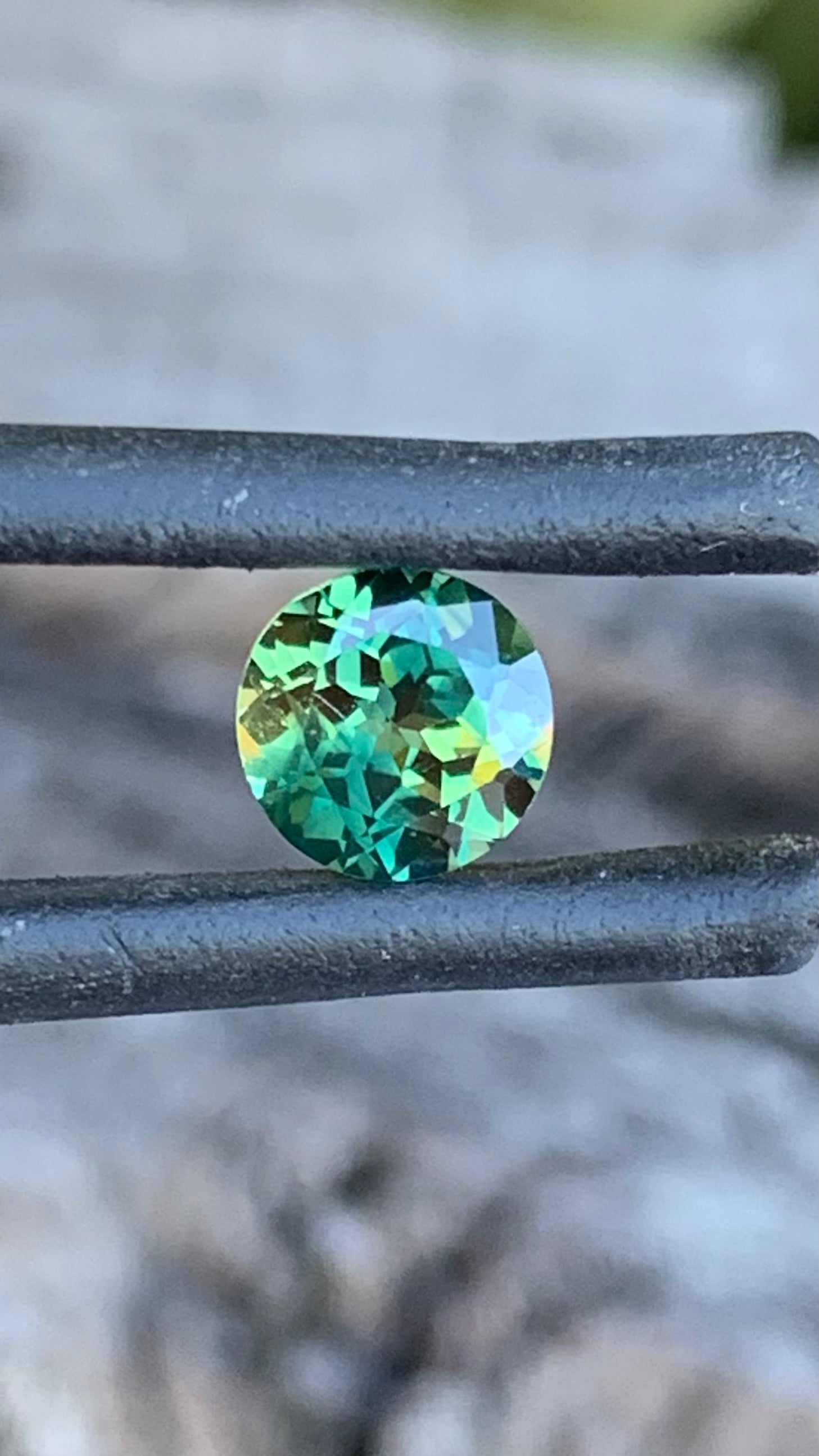 Round Australian parti sapphire showing vibrant yellow and blue colour zoning