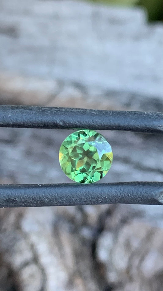 Light green Australian sapphire, 1.06 carat, light and bright in natural light