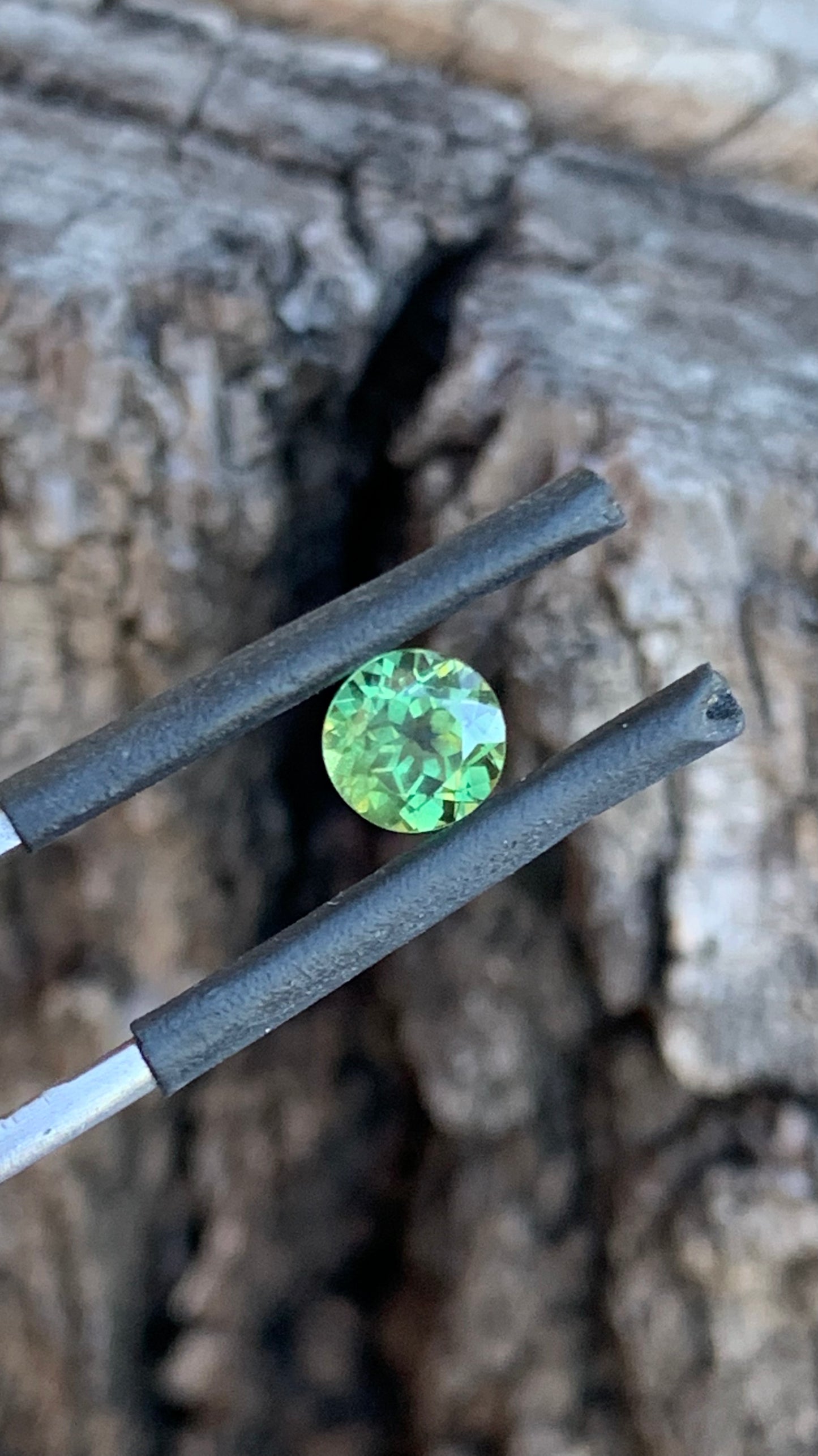 Light and bright 1.06ct Australian sapphire with soft light green colour