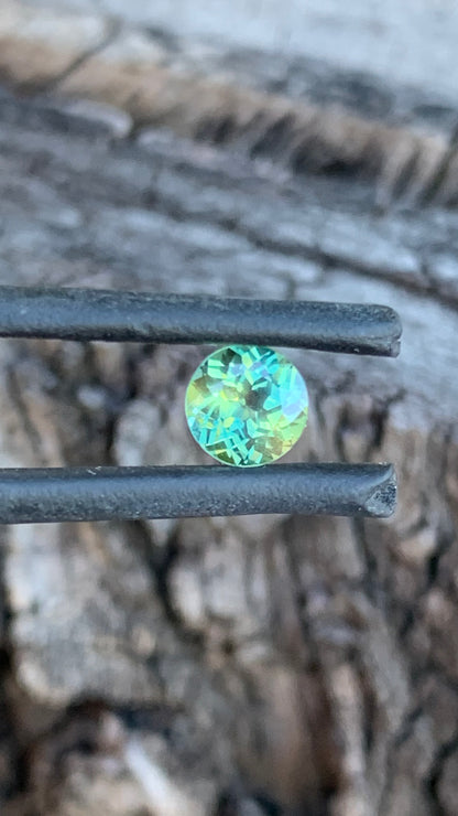 Vibrant 0.99ct Australian parti sapphire with bright teal and yellow colour zoning