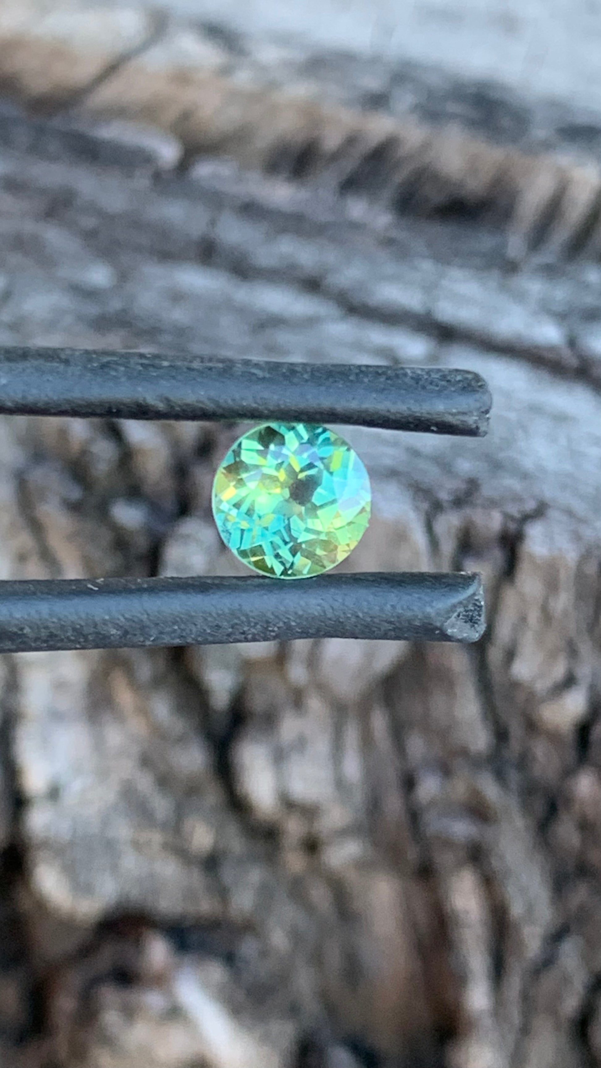 Bright teal and yellow Australian parti sapphire, 0.99ct