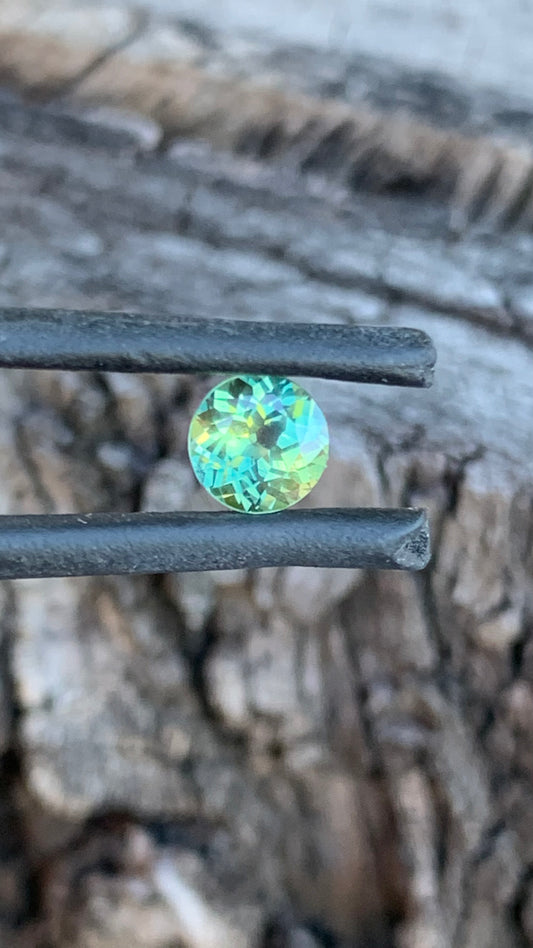 Bright teal and yellow Australian parti sapphire, 0.99ct