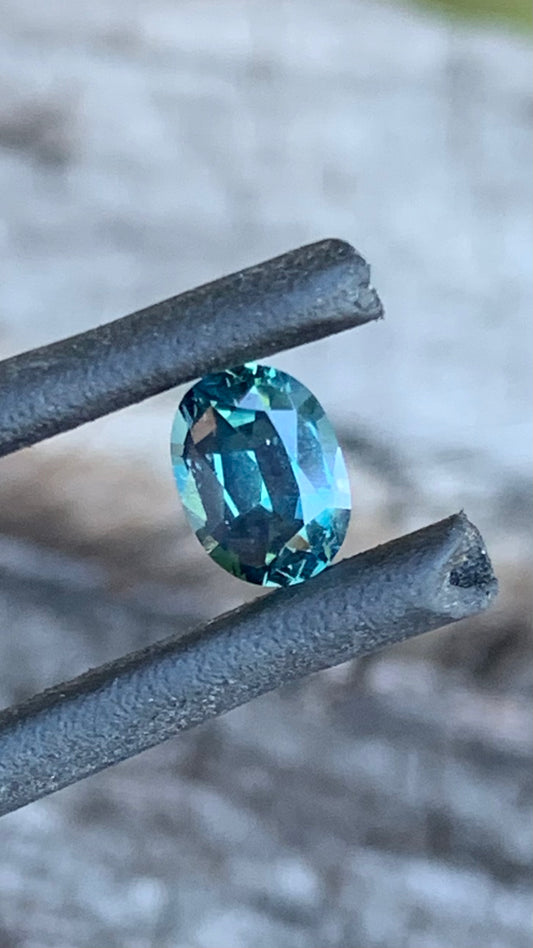 0.71ct Australian sapphire with teal blue colour and yellow blending through