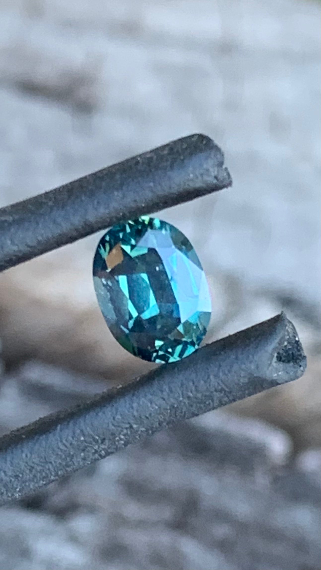 Teal blue Australian sapphire with yellow tones, 0.71ct
