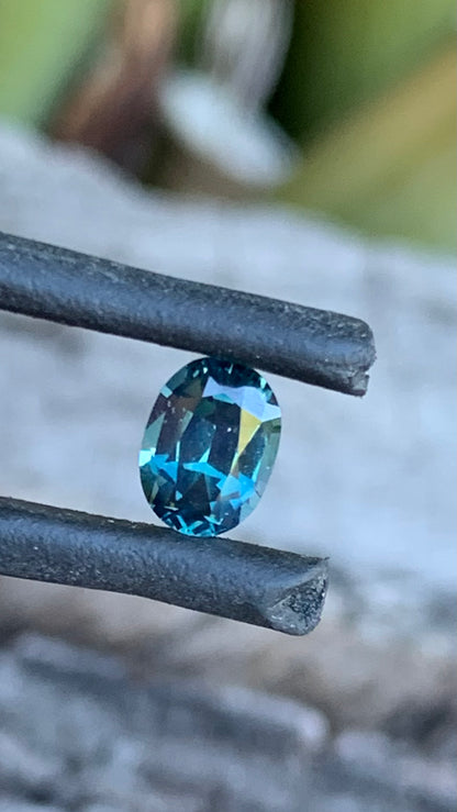 Teal blue Australian sapphire with yellow tones, 0.71ct