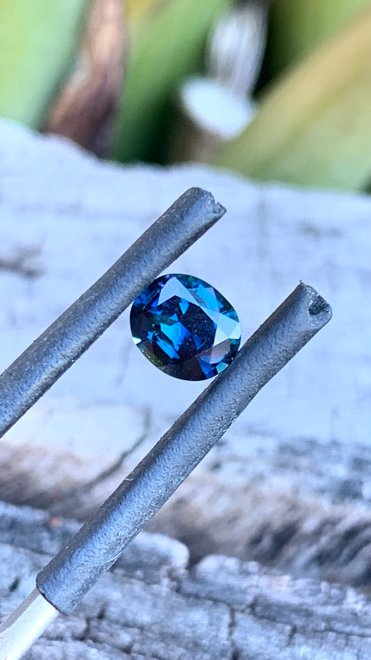 0.90ct Australian blue parti sapphire with yellow eye