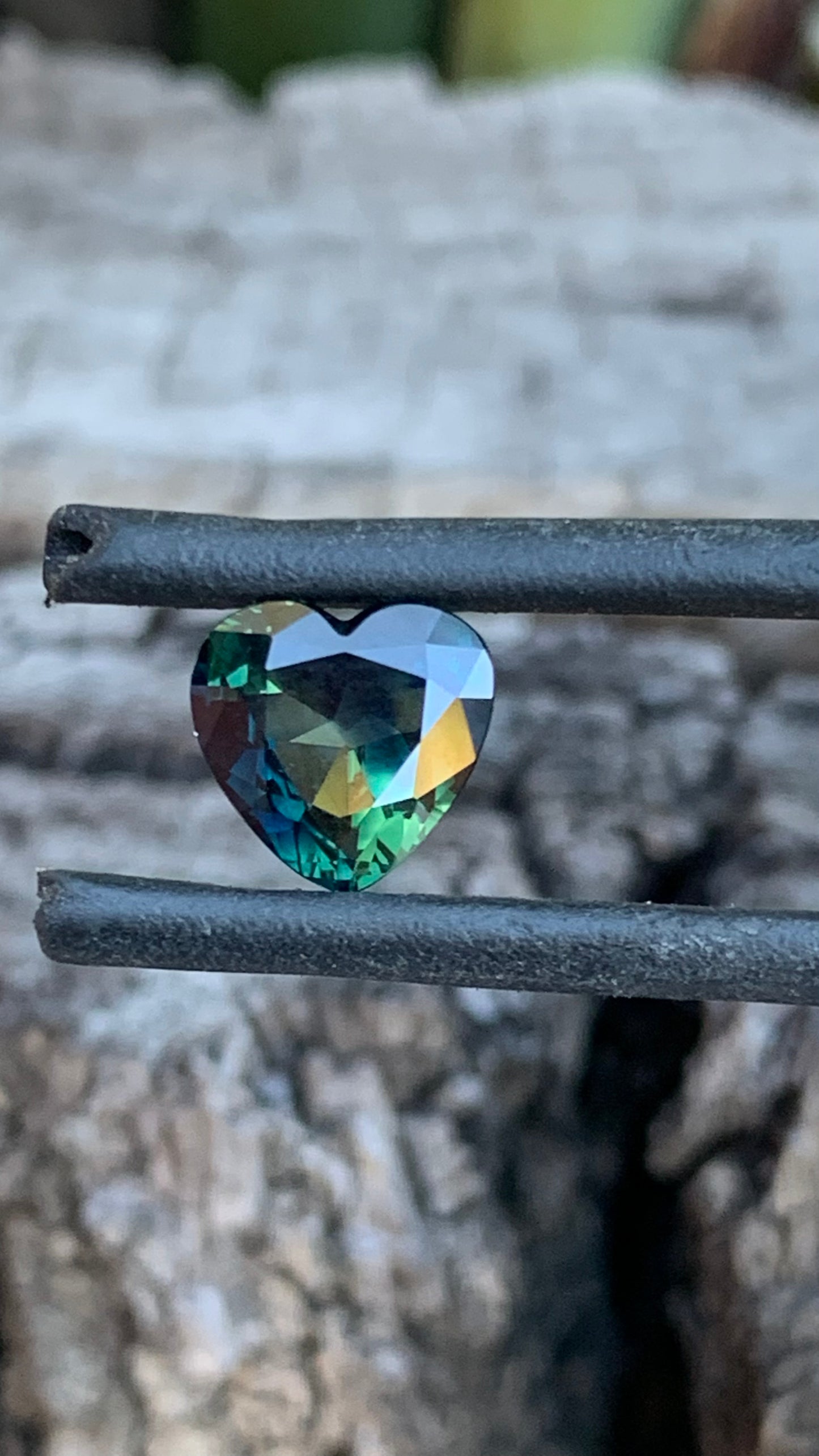 Heart shaped Australian parti sapphire, 1.79ct