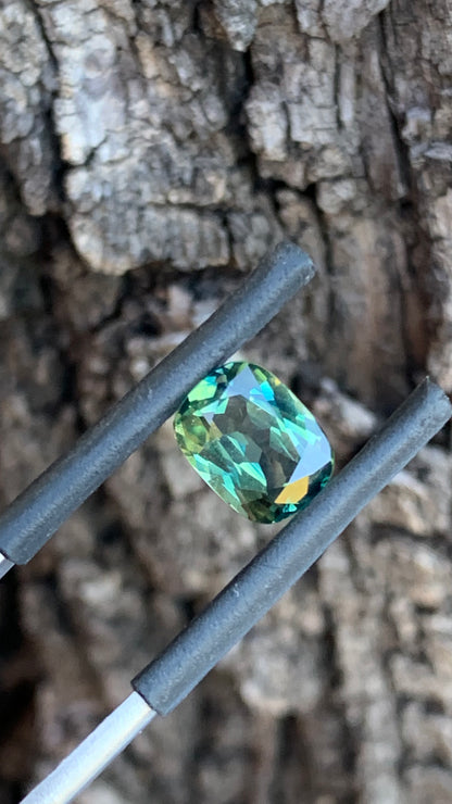 Teal Australian parti sapphire with yellow and blue tones, 2.27ct
