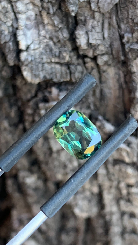 Teal Australian parti sapphire with yellow and blue tones, 2.27ct