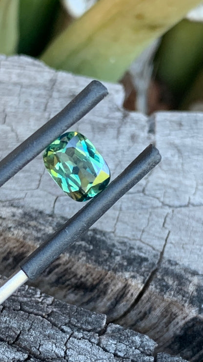 Close up of Teal Australian parti sapphire with yellow and blue tones, 2.27ct