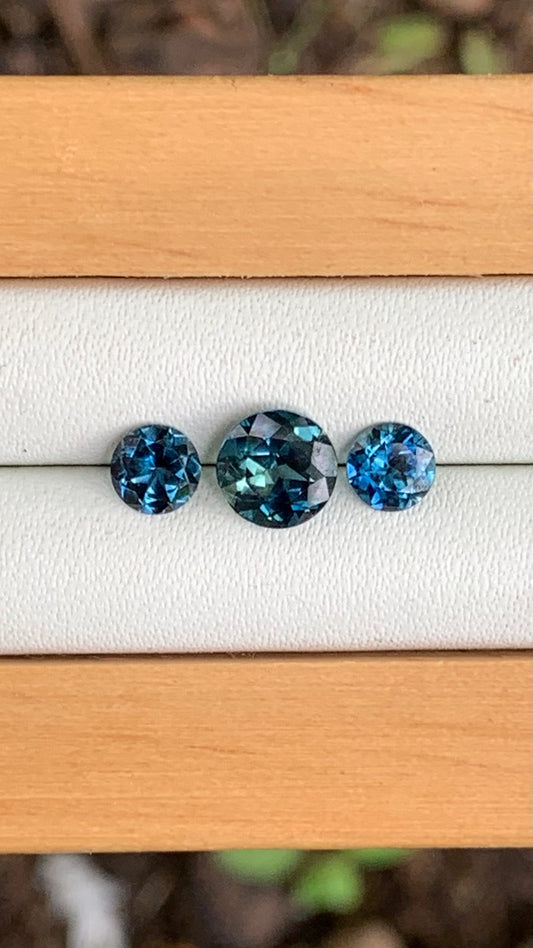 hand selected Australian sapphire trilogy blue parti centre natural light