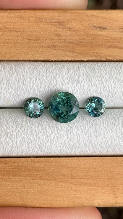 Three stone teal sapphire set