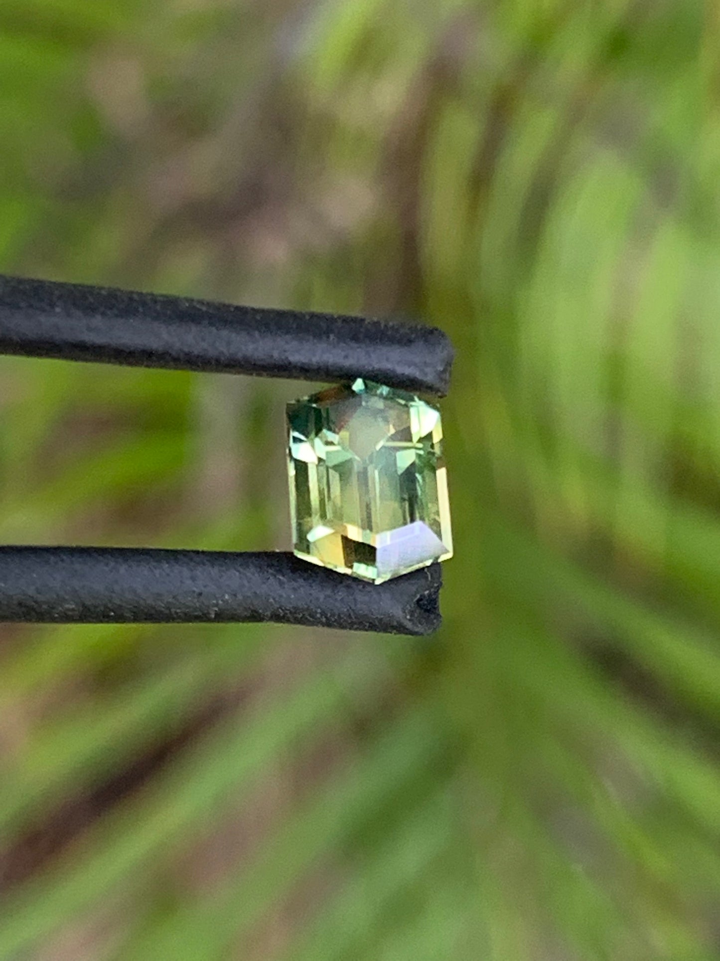 close up of 1.36ct yellow parti sapphire with blue edges unheated Queensland gemstone