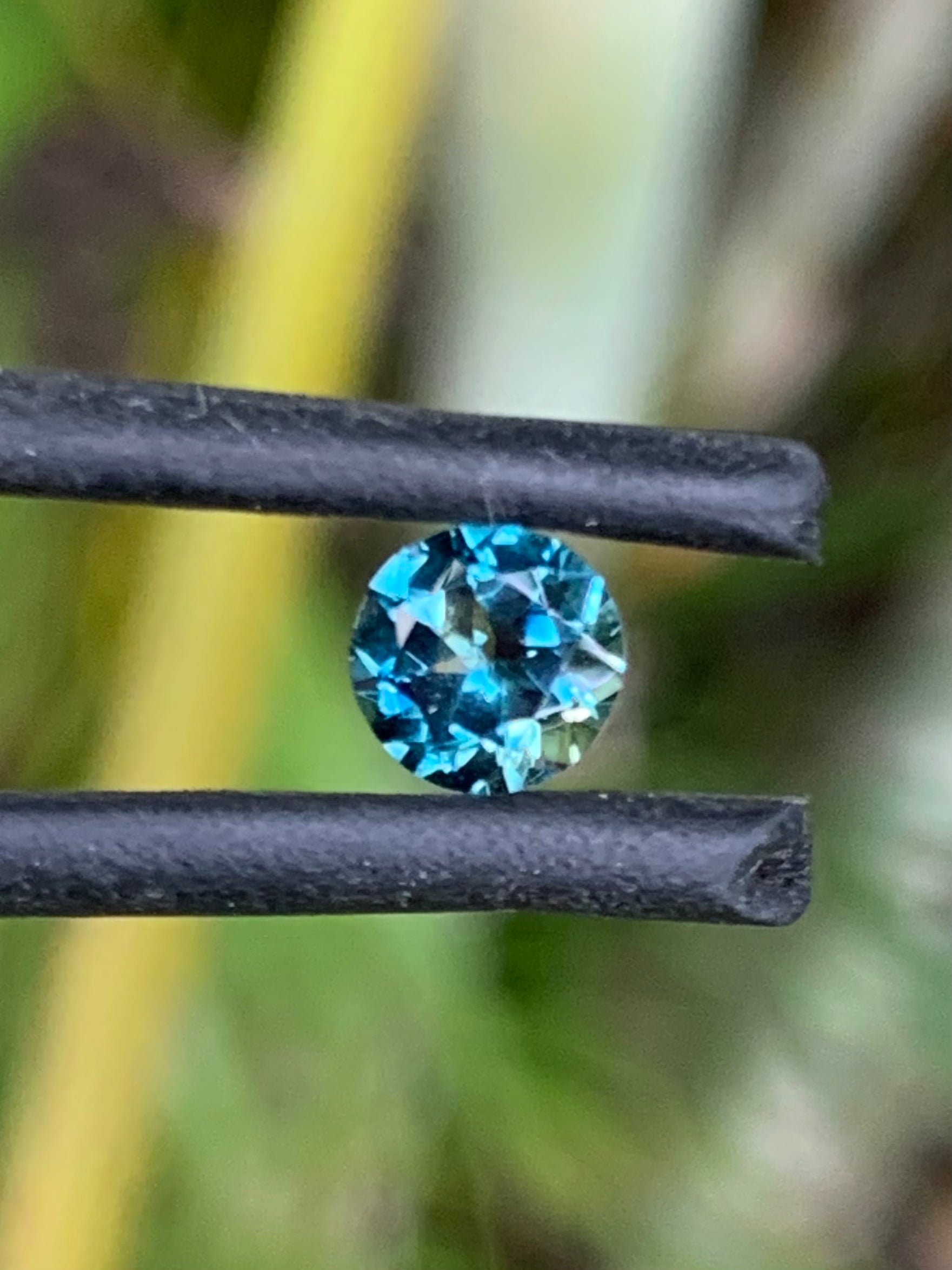 0.71ct unheated Australian blue parti sapphire round cut natural gemstone