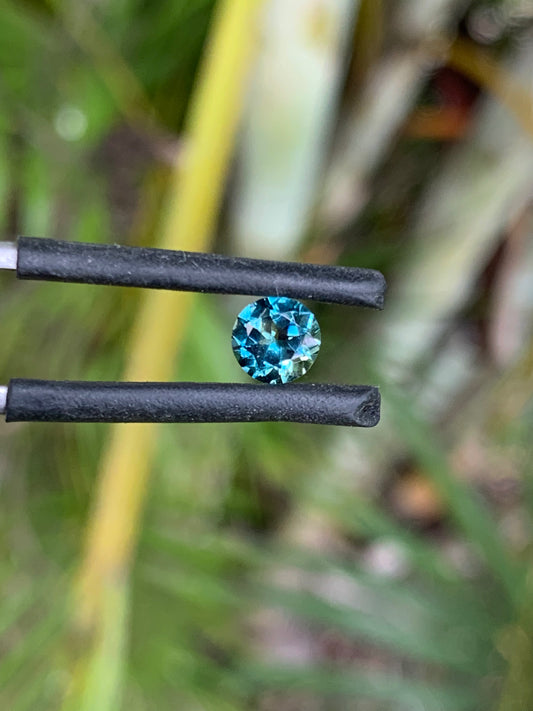 bright blue parti Australian sapphire round 0.71ct Queensland gemstone