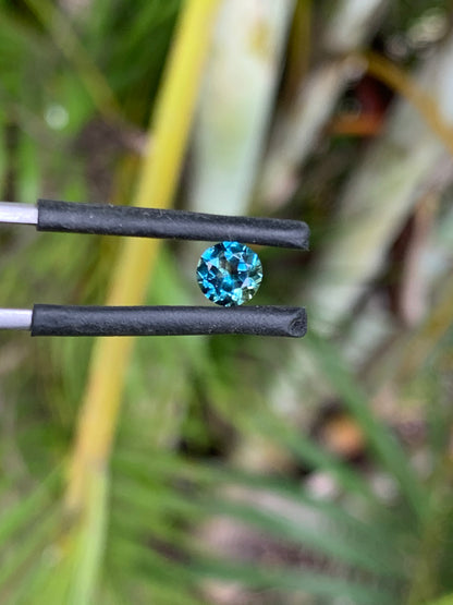 natural Australian sapphire round cut bright blue parti stone 5.37mm