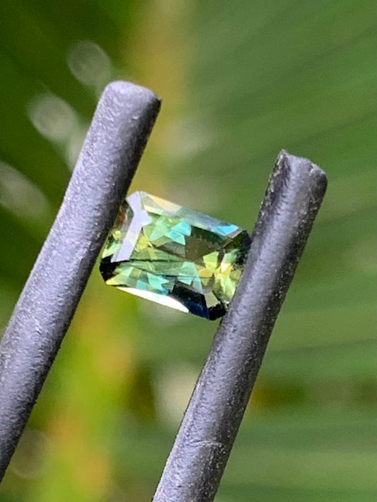 emerald cut Australian parti sapphire yellow zoning natural gemstone 0.69ct