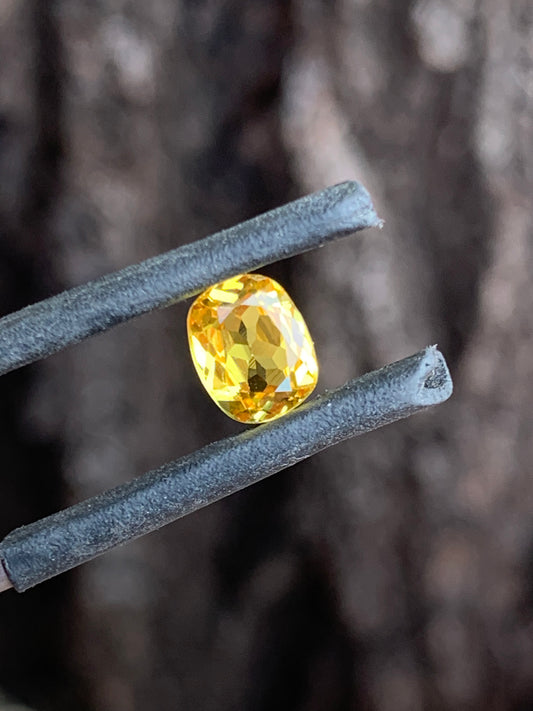 cushion cut Australian yellow sapphire bright vivid 1.22ct natural gemstone