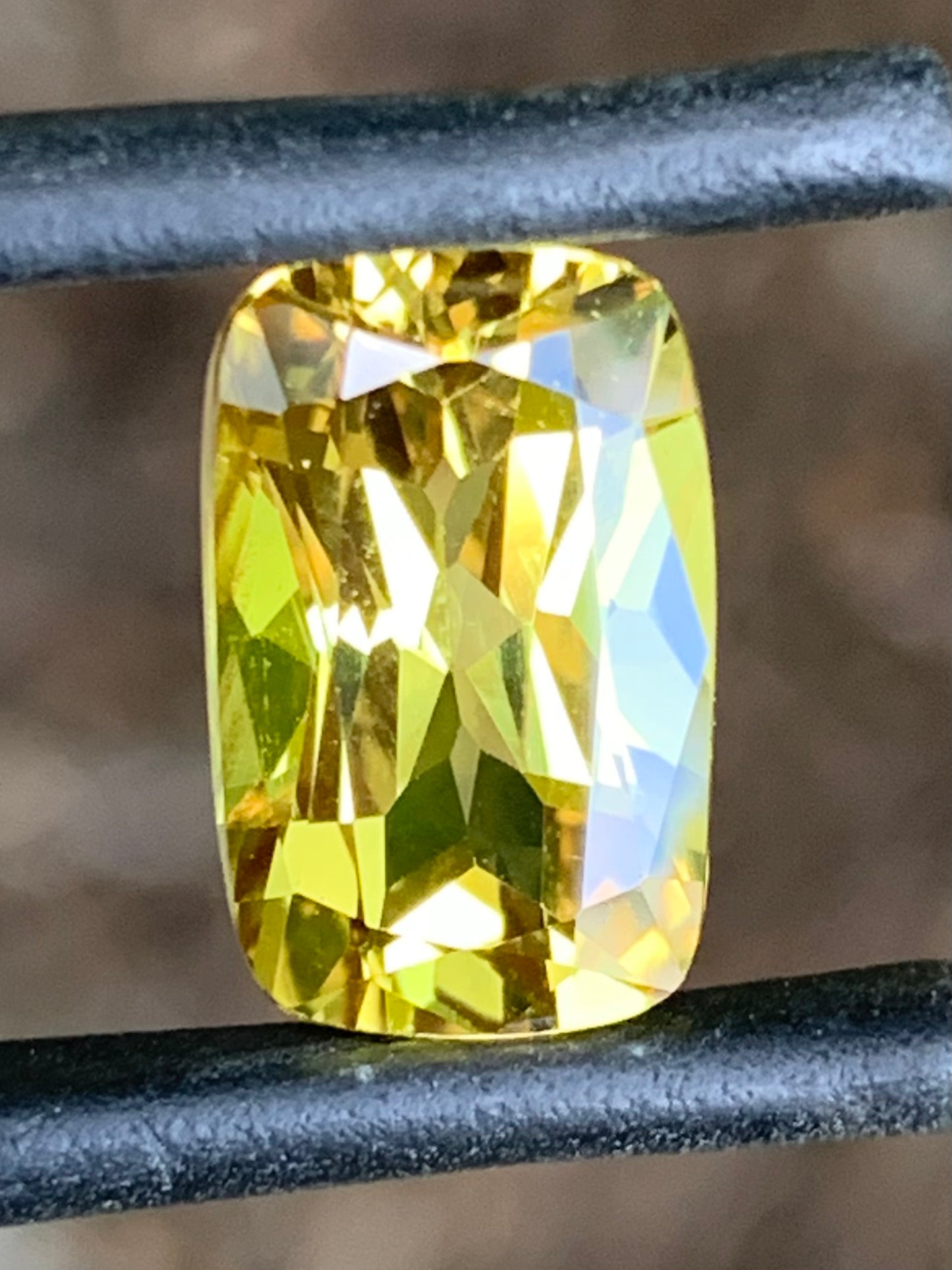 5.30ct unheated Australian yellow sapphire with pure yellow colour