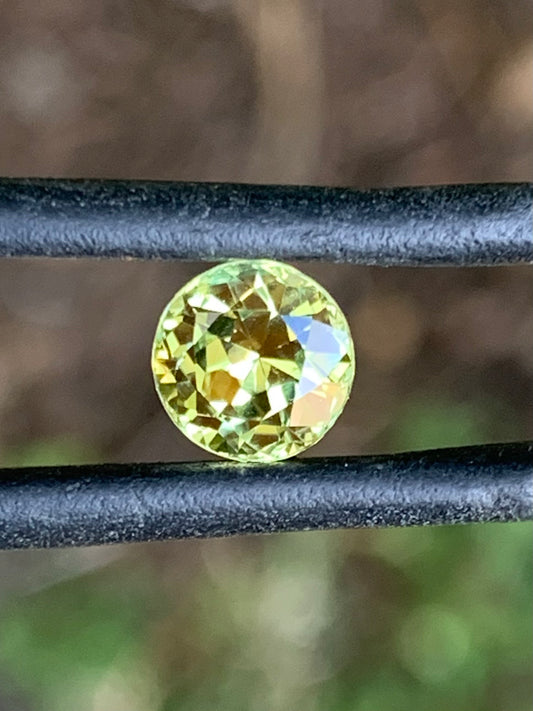 1.38ct pale yellow Australian sapphire in a round brilliant cut
