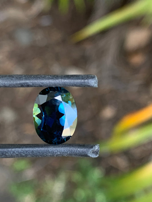 Natural oval Australian parti sapphire with blue and yellow tones
