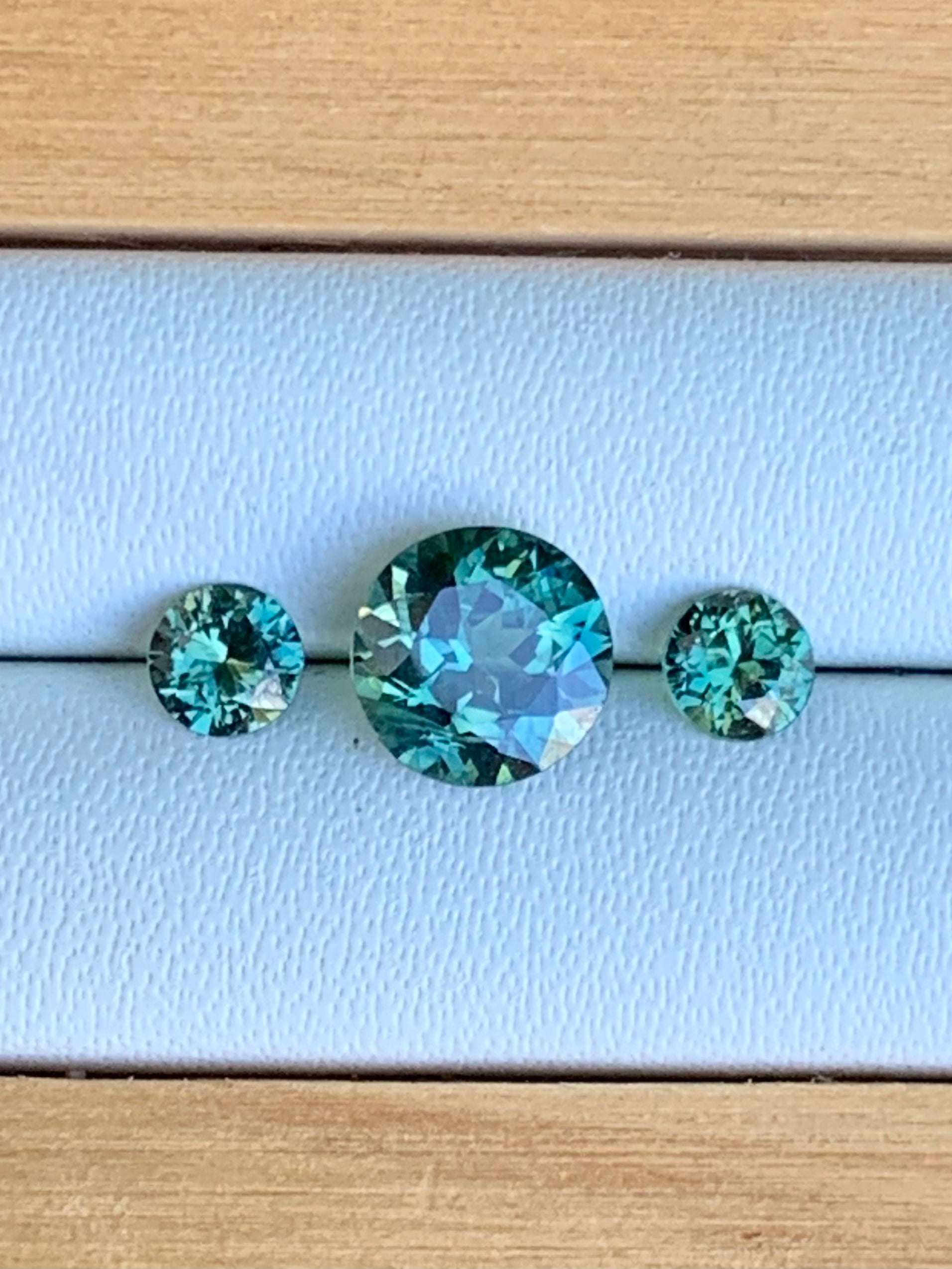 Loose Australian sapphire trilogy set curated for a three stone ring