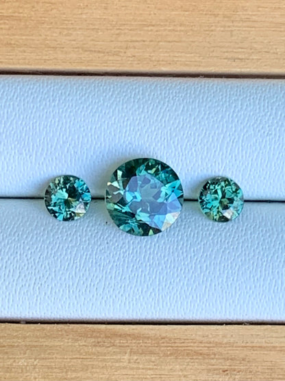 Loose Australian sapphire trilogy set curated for a three stone ring
