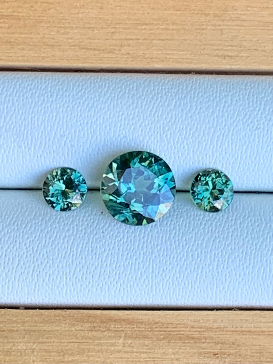 Loose Australian sapphire trilogy set curated for a three stone ring