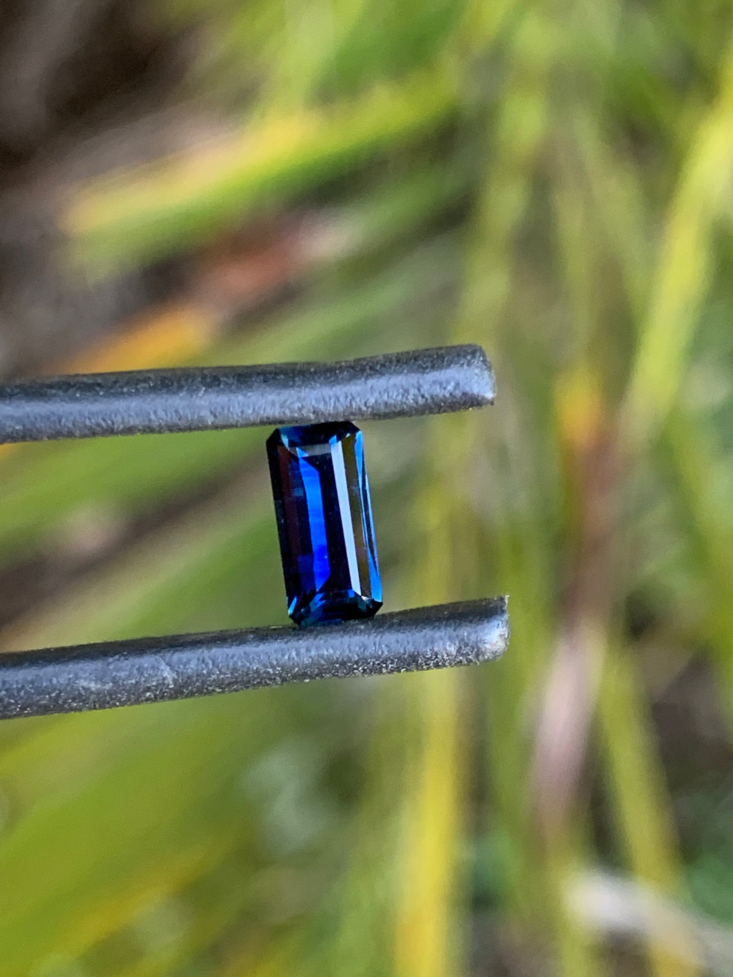 Heated blue Australian sapphire with unique natural colour play