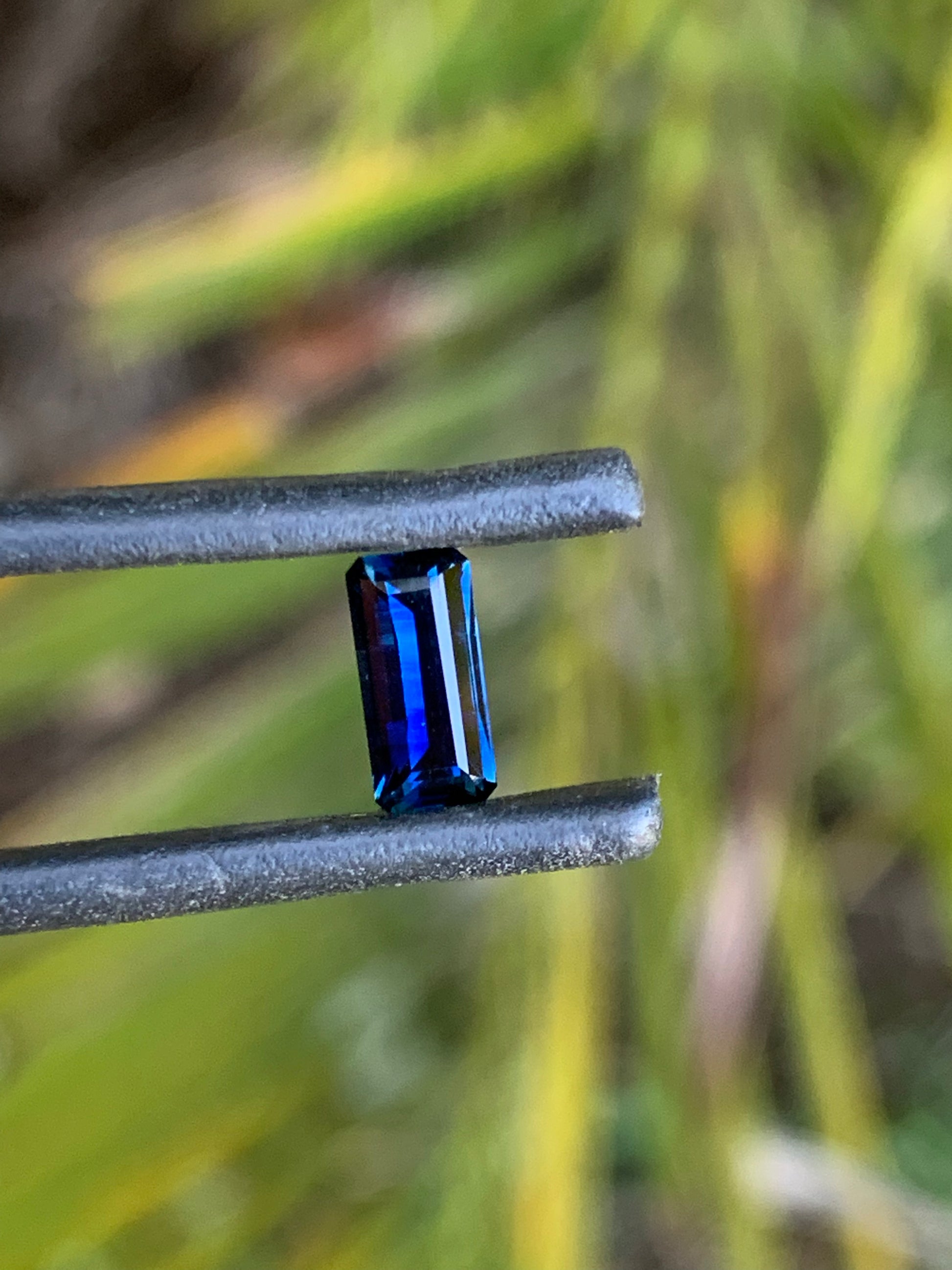 Heated blue Australian sapphire with unique natural colour play