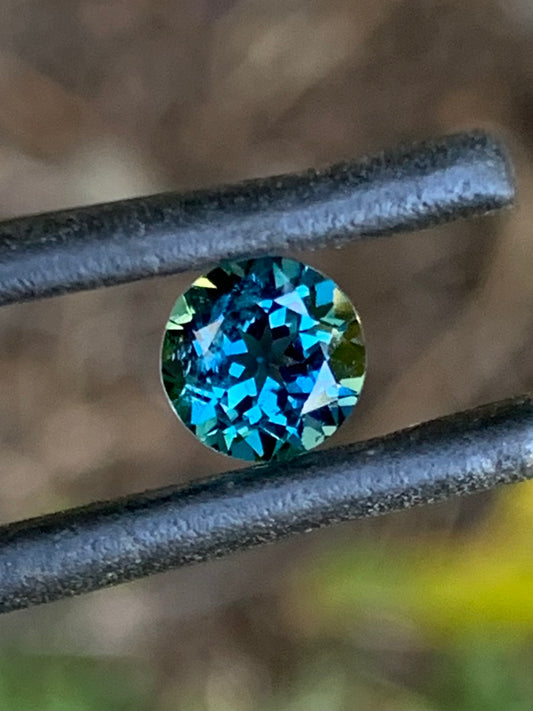 Vibrant blue round Australian sapphire with beautiful sparkle